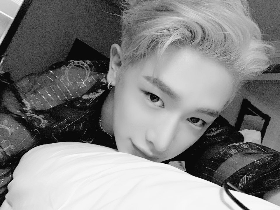 Annia_Im's tweet photo. Did you eat already? 
You have enough sleep? 

#우리가_역사를_만들거야 #WonhoSelcaWeek
@official__wonho @OfficialMonstaX 
#monbebeselcaday 

11/XI/2019 https://t.co/FarYYbuv5r