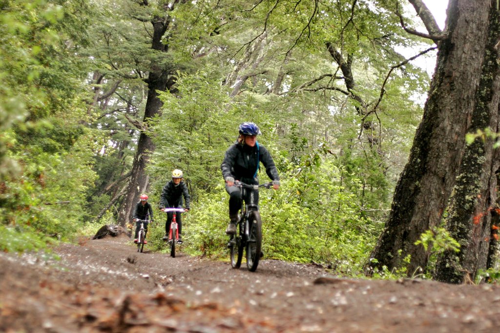 HABILITAN ACTIVIDADES DE MONTAÑA EN LOCALIDADES SIN COVID-19
Es la primera fase para la recuperación progresiva del turismo.
👉Residentes locales podrán realizar: salidas a la naturaleza; observación de aves; trekking; kayak y remo; pesca; mountain bike y cabalgatas.