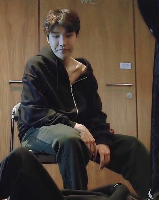 Jimini_babo95's tweet photo. Чон Хосок... 🔥 часть 2
#JHOPE  #BTS https://t.co/rtowizhYgu