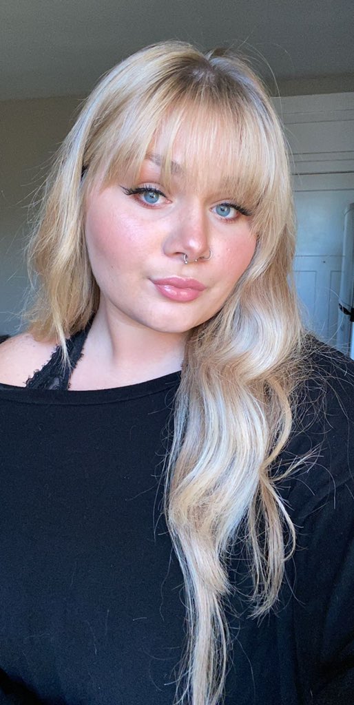 mickeyreanne's tweet photo. black jeans and daphne blue, still make me think of you https://t.co/Jh94srLJ1S