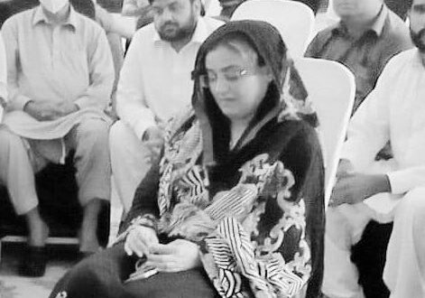 PMLnNewsPoint's tweet photo. آج کی یہ تصویر خون کے آنسو رو رہی ہے،

اللہ پاک میڈم عظمی بخاری سمیت انکے پورے خاندان کو صبر جمیل عطا فرمائے
اور انکے والد محترم کو جنت الفردوس میں اعلٰی مقام نصیب کرے، آمین🙏
@AzmaBokhari , @TahirMughalPml1 https://t.co/0yiUMAKq9f