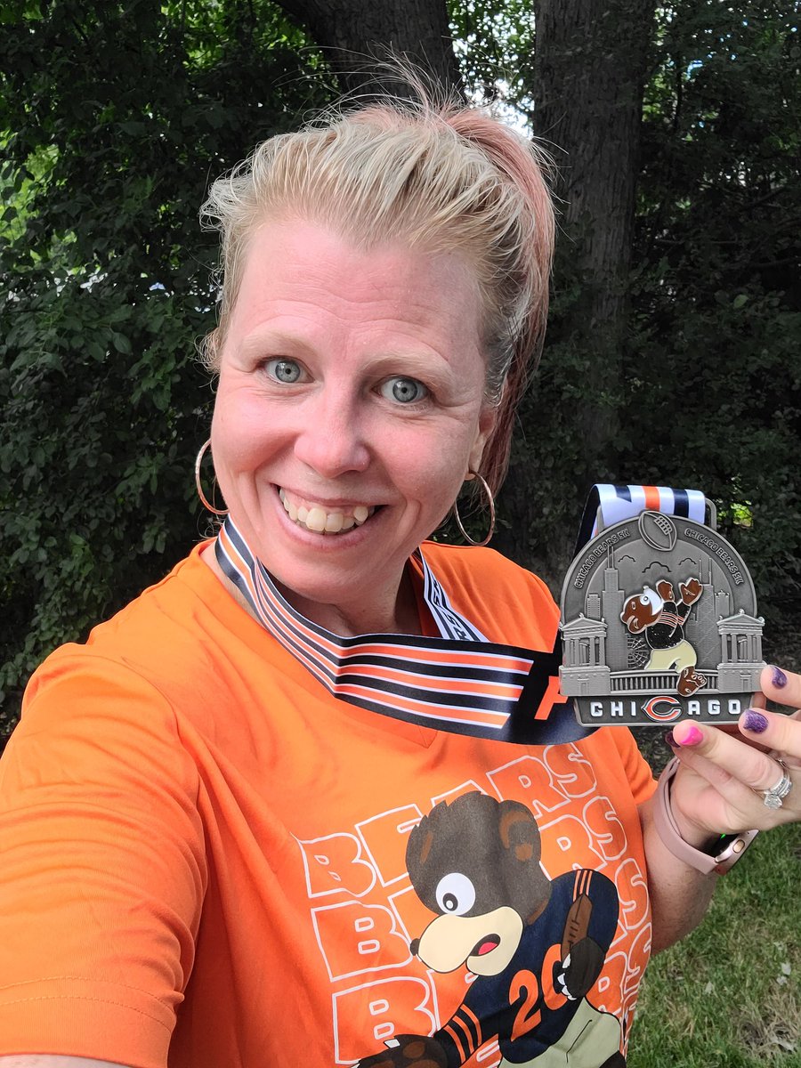 mpiks23's tweet photo. Today I completed the 2020 PNC Chicago Bears Virtual 5K! It was a beautiful day and I'm so happy with my results. I have not been running as much so this helped motivate me to get back in the groove. #Bears5k #NeverQuit #RunningMomma https://t.co/1VmS1VQnwP