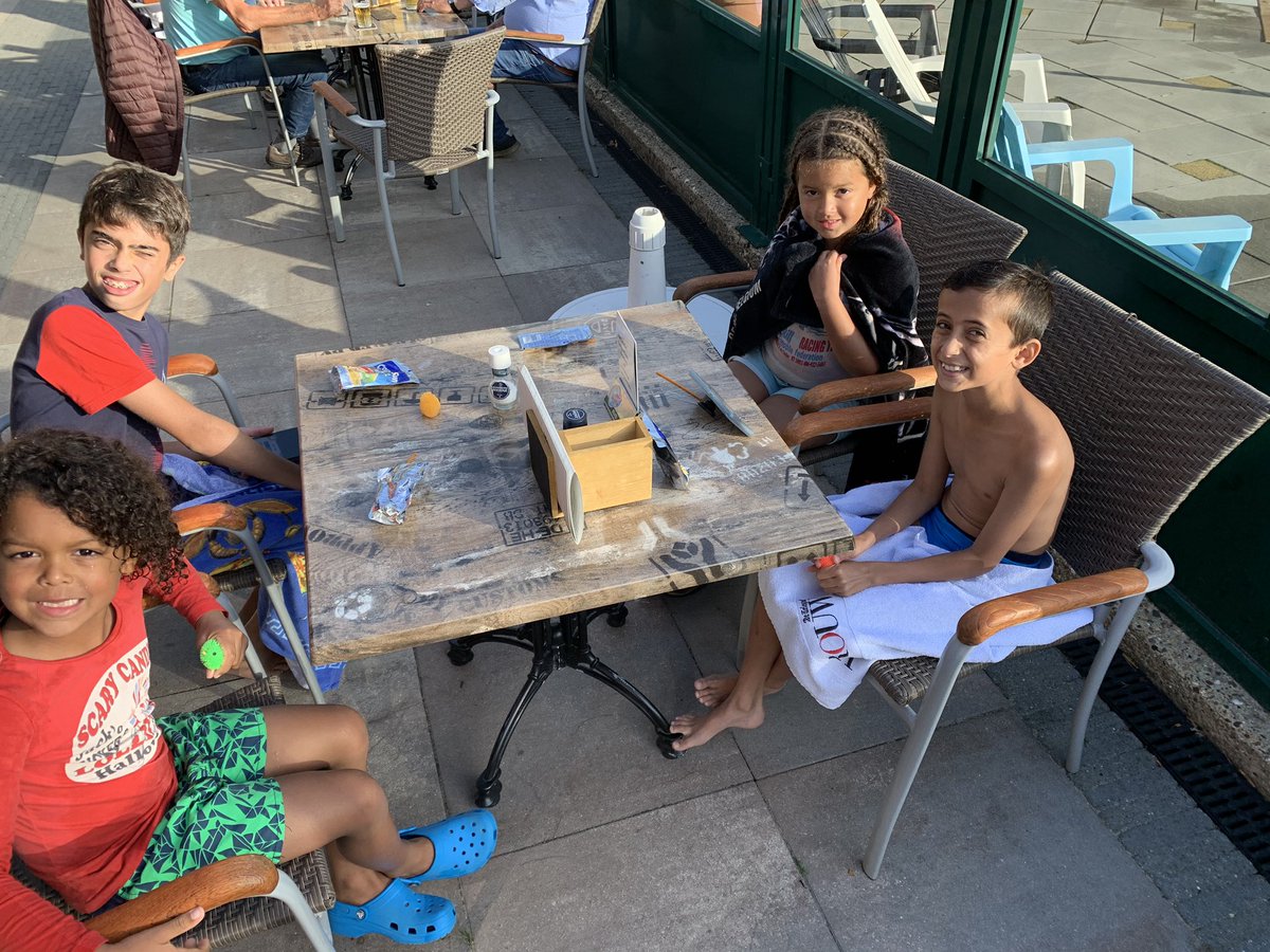 Top dag gehad op de camping met dubbelbloedjes Aviana, Gio, Levi &amp; Joshua. Mooie kids, liefhebbende ouders, veel vriendjes, gaan lekker met voetbal, judo, basketbal en viool. #Racismedebat niet kunnen kijken. Iets gemist?
