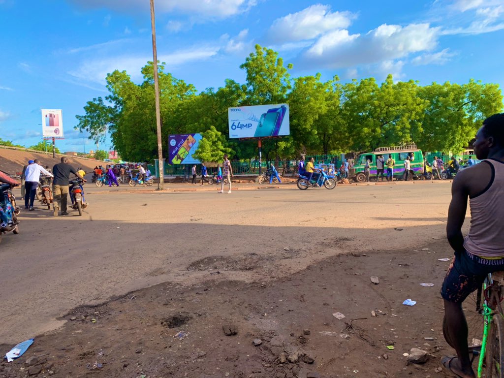 Parfois, tu ne connais pas la vraie valeur d’un moment jusqu’à ce qu’il devienne un souvenir. #QuartierMali #CriseSocioPolitique  #mali #bamako  
<a href="/amicamara95/">🍫 l’enfant du Sahel</a> <a href="/OusmaneMakaveli/">Ousmane Makaveli</a>