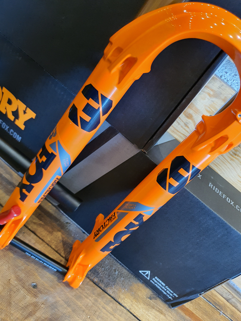 😍 No sabemos si te la merezcas o no, pero seguro puedes 💰, la deseas 😍 y te hace falta en tu vida 😂🤣 #BikextoreFamily 🚴🏻  #weloveride #enduromtb 🎉 #bikelife #mtb #xceedyourlimits