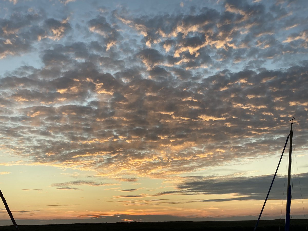 normal5norfolk's tweet photo. Sunset at Blakeney https://t.co/5AZH6k25Xk