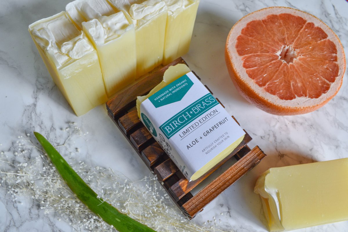 Hello to our brand new Limited Edition soap!! ✨

This #handmadesoap is crafted with fresh aloe, for sun-kissed, summer skin. 💚☀️ Scented with grapefruit, geranium, and lavender #essentialoils! 🤗⠀

Shop now 👉 bit.ly/2DrxTqP

#birchnbrass #artisansoap #vegansoap