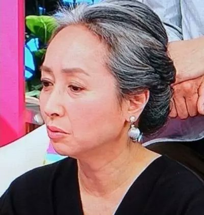 秋吉 美歌 Di Twitter 樋口可南子さんのショートと同じで 美しく そうしても老けて見えない自信のある人しかグレイヘアにしないし 似合わないので テレビに出ているような人は特に そう思うのかも