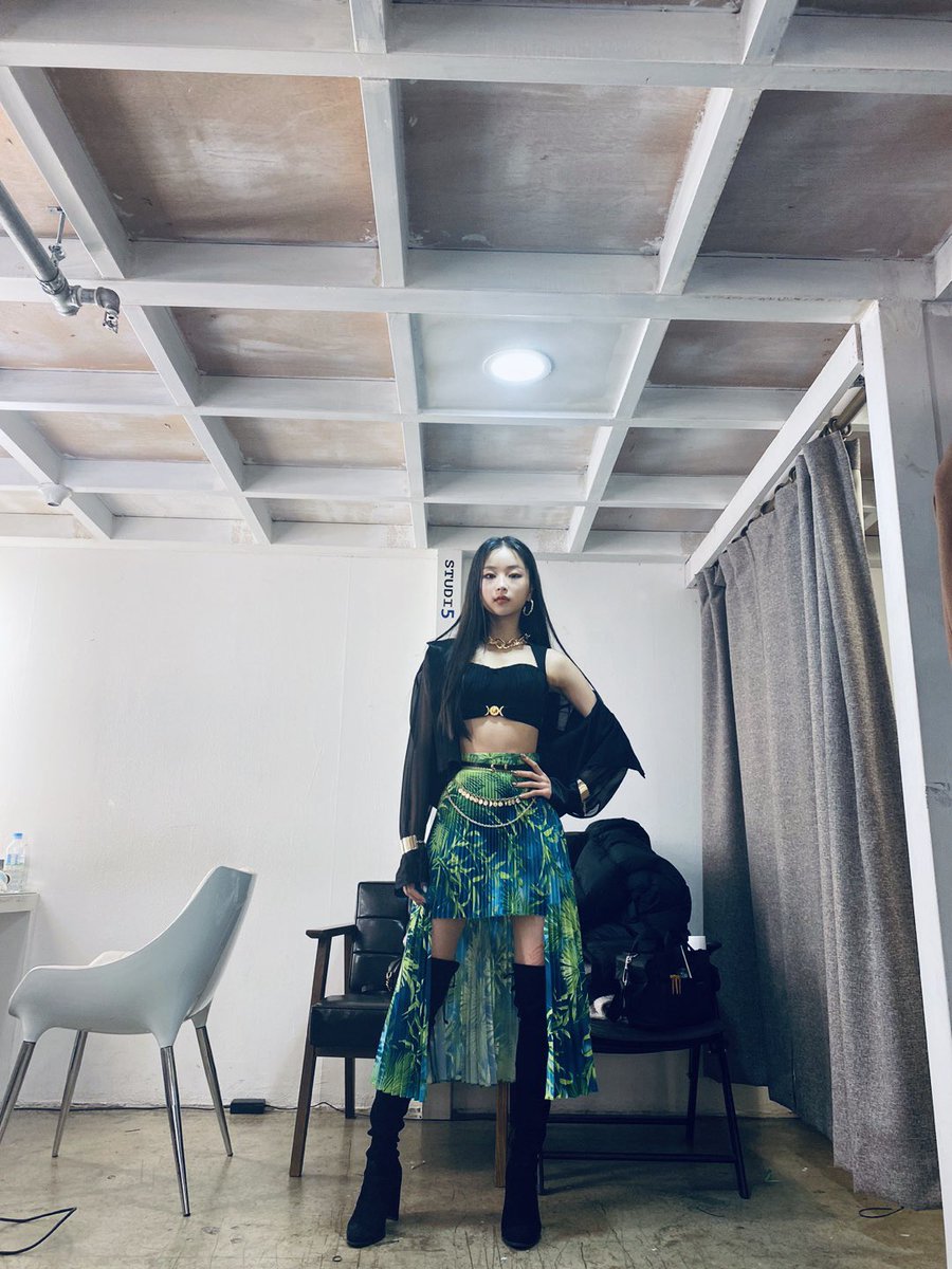 bvndit_py's tweet image. [#UPDATE l 120720]

@bvndit_official💕
.
╰─➤ ✎ Actualización de Seungeun🐵
Mi favorito outfit tropical de Jungle 💕
.
────────
#BVNDIT #밴디트 #BVNDITBUL #Carnival