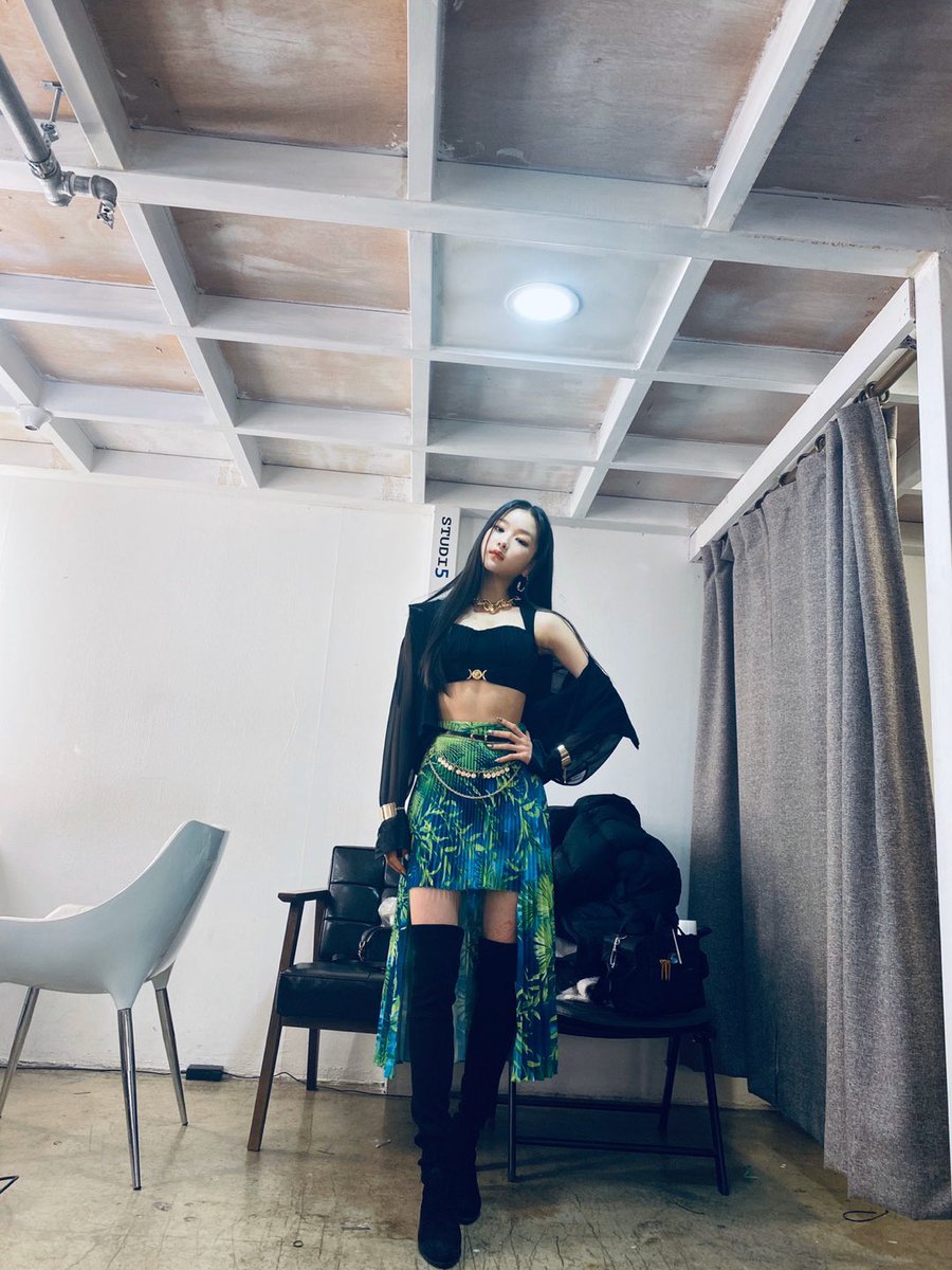 bvndit_py's tweet image. [#UPDATE l 120720]

@bvndit_official💕
.
╰─➤ ✎ Actualización de Seungeun🐵
Mi favorito outfit tropical de Jungle 💕
.
────────
#BVNDIT #밴디트 #BVNDITBUL #Carnival