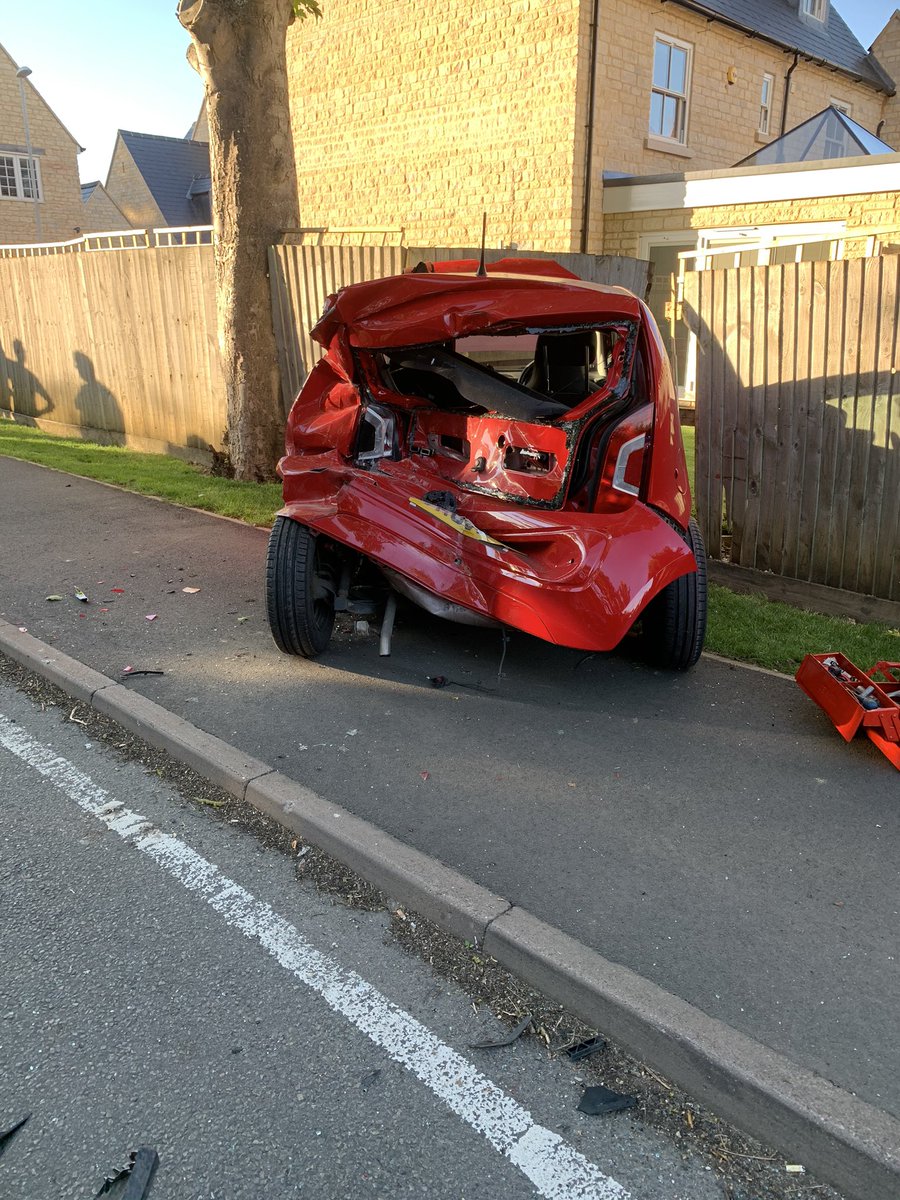Last night tonight of 5 shifts this set, manically busy last night, straight out first job tonight to an RTC #Brackley, only minor injuries, thanks to @northantsfire @NorthantsPolice @NP_PC1604 for their assistance.