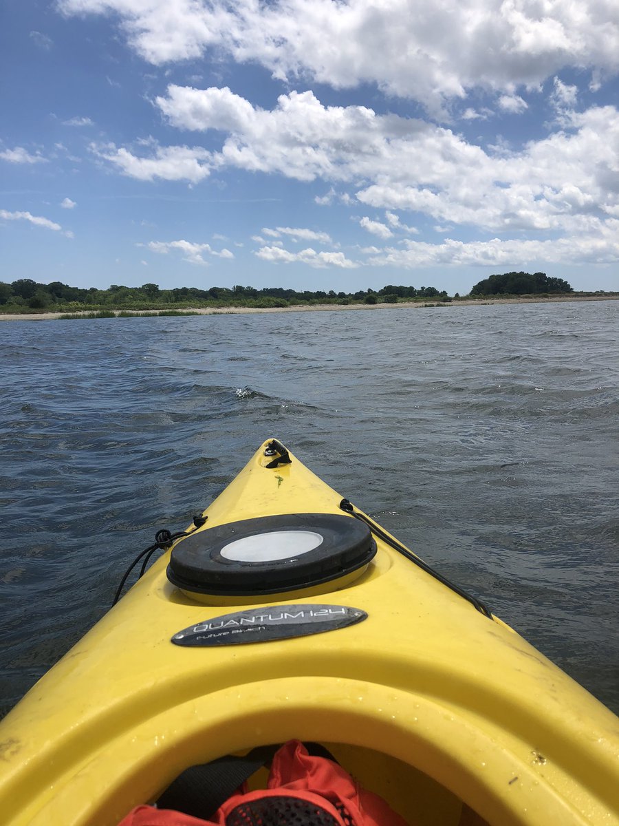 Tderiso10's tweet photo. Gorgeous Sunday ⚓️ Yakking it up on the Warren River &amp; dinner at the beach #Sachuest #Blessed @saderiso @DeRisoJo https://t.co/kJiEsMW1jB