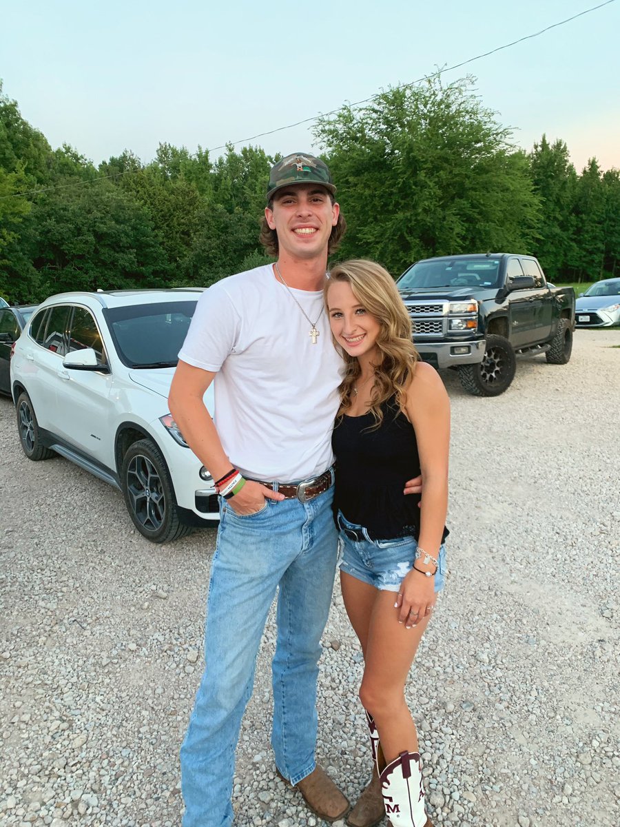 Kenzieshaeat73's tweet photo. always a good time when we go watch the cuz🎸 @Chris_Colston_ https://t.co/zJkBqGCxwD