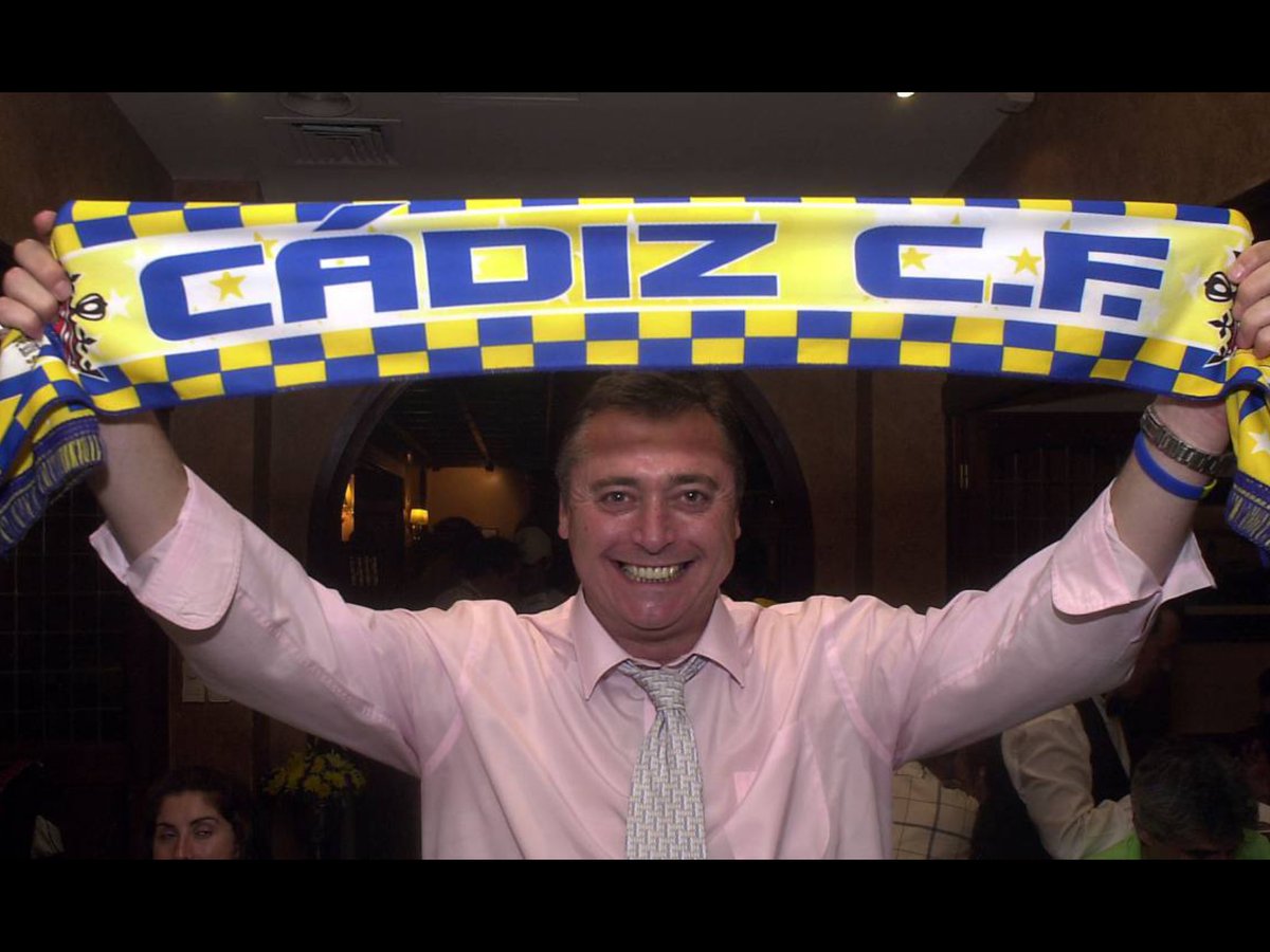 Tu querido Liverpool campeón de la Premier por primera vez y tu querido Cádiz en primera 14 años después. La que estás liando desde ahí arriba amigo Michael. Nuestro guiri nunca falla.