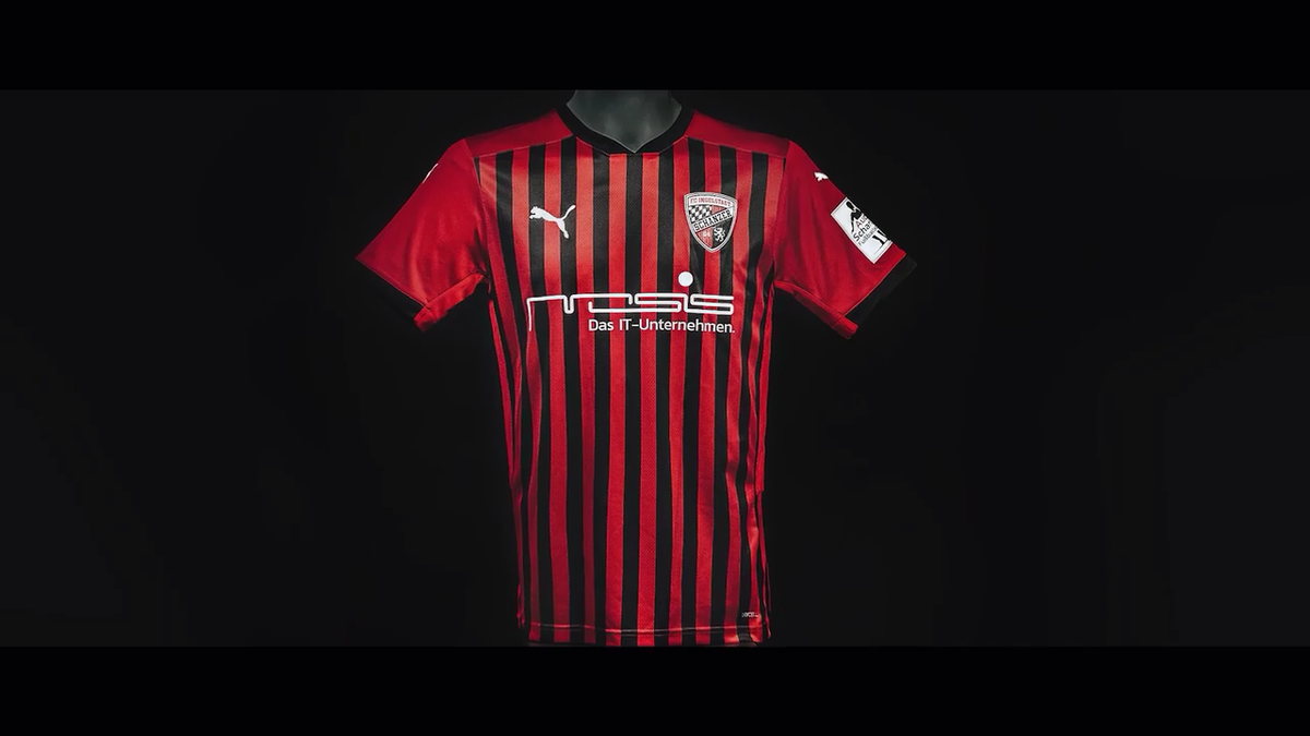 Schanzer_BR's tweet photo. Confere os detalhes dessa camisa espetacular! 🔥❤️🖤 https://t.co/XDHulucpTP