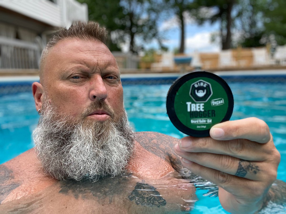 GIBSGrooming's tweet photo. Weekend Vibes 🤘🏝#GIBSguy @simsbarbershop #barber #summer #pool #weekendvibes #SummerVibes #mensgrooming #beard #bearbalm https://t.co/DHsvrZA8ty