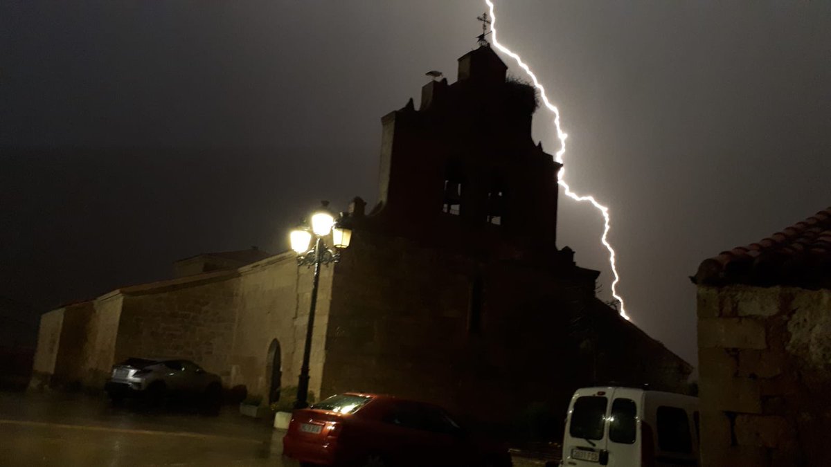 gbragado's tweet photo. #Tormenta #Fuentespreadas https://t.co/quLjPLO05T