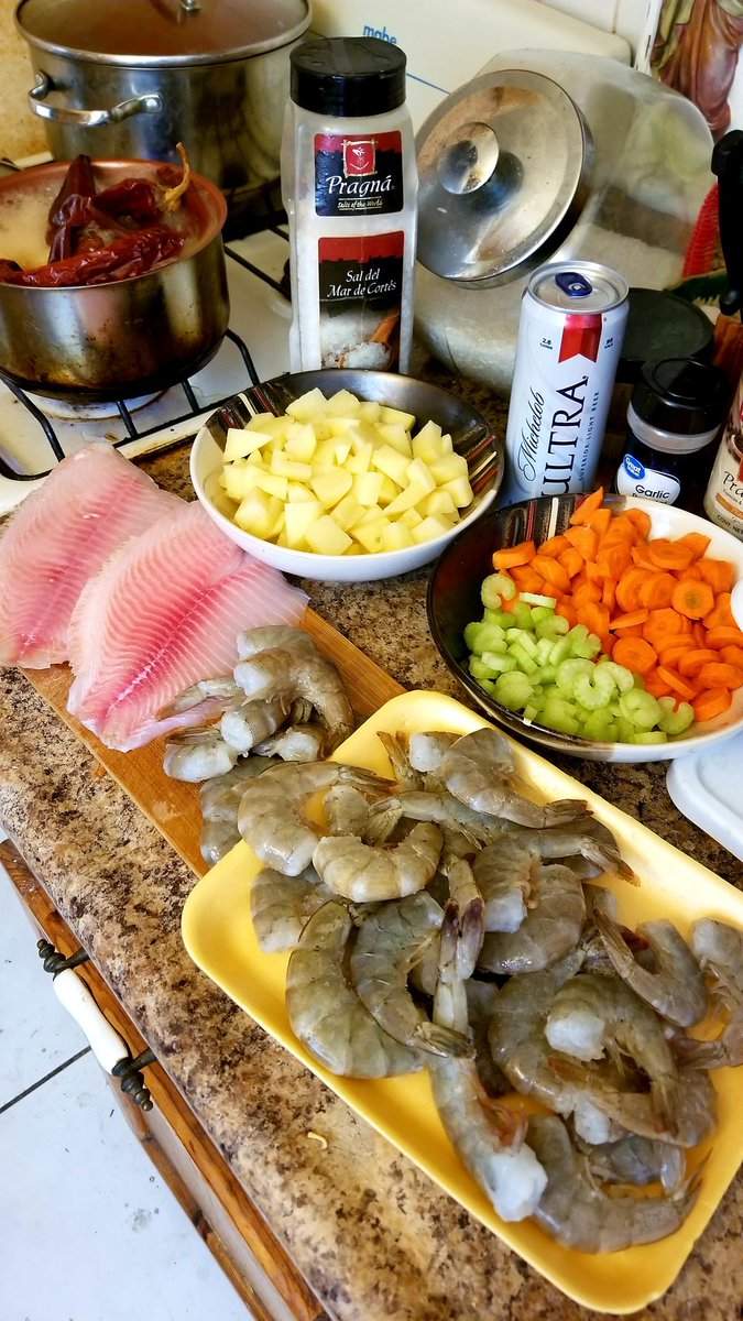 alfcis's tweet photo. Antojo de la Millie 🦐🦐🦐🐟🐟🐟😂😂😂😂 https://t.co/A5WsBSLahK