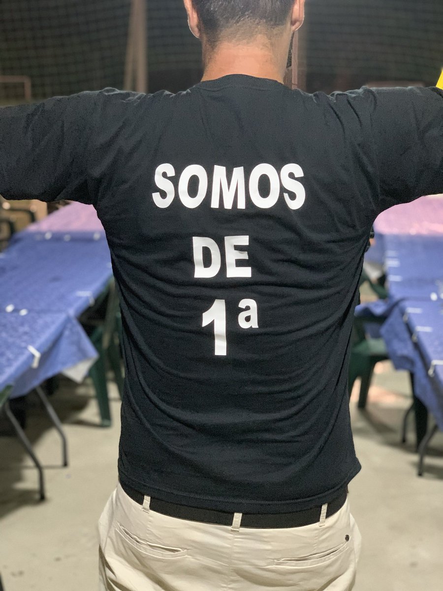 La primera dedicatoria va para ti, serás la única persona que no podré abrazar pero sé que estarás sonriendo y llorando de alegría allá donde estés, Mamá somos de primera, lo conseguimos!!!!!!!!