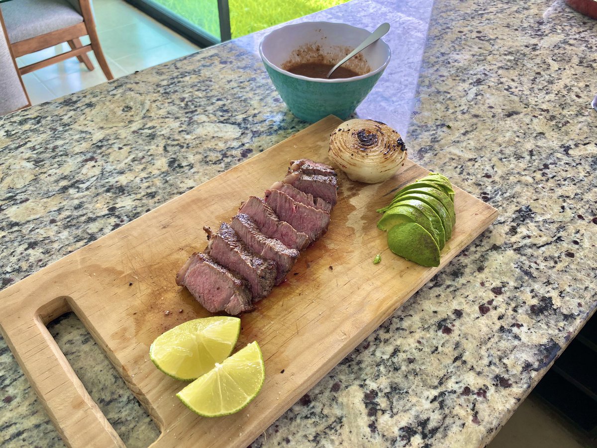 germanytz's tweet photo. Como vez @oscarmezar se la rifa el asador https://t.co/3e6f45Dv7C