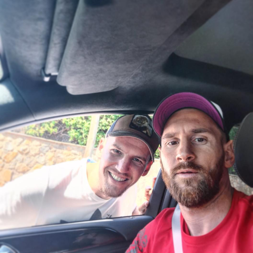fotoconmessi's tweet photo. ¡Siguen llegando más fotos con Messi!

Mirá más acá ⬇️
https://t.co/oME88RDD1B
https://t.co/z1KSx5nI82
https://t.co/j2rtnsXwjq https://t.co/CnK1opHe5c