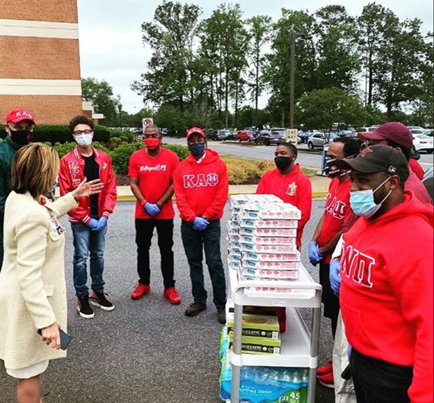 T_O_Foundation's tweet photo. The Theta Omicron Foundation encourages everyone to respect &amp; protect the lives of others by wearing a #FaceMask. Do your part to bend the curve &amp; #reopen the economy!!!  -TOF  #coronavirus #COVID19 #pandemic @T_O_Foundation @KAPsi1911 #ΦΝΠ @UNCNupes #ΘΟ @UNC #Achievement https://t.co/hU4QctTNvq