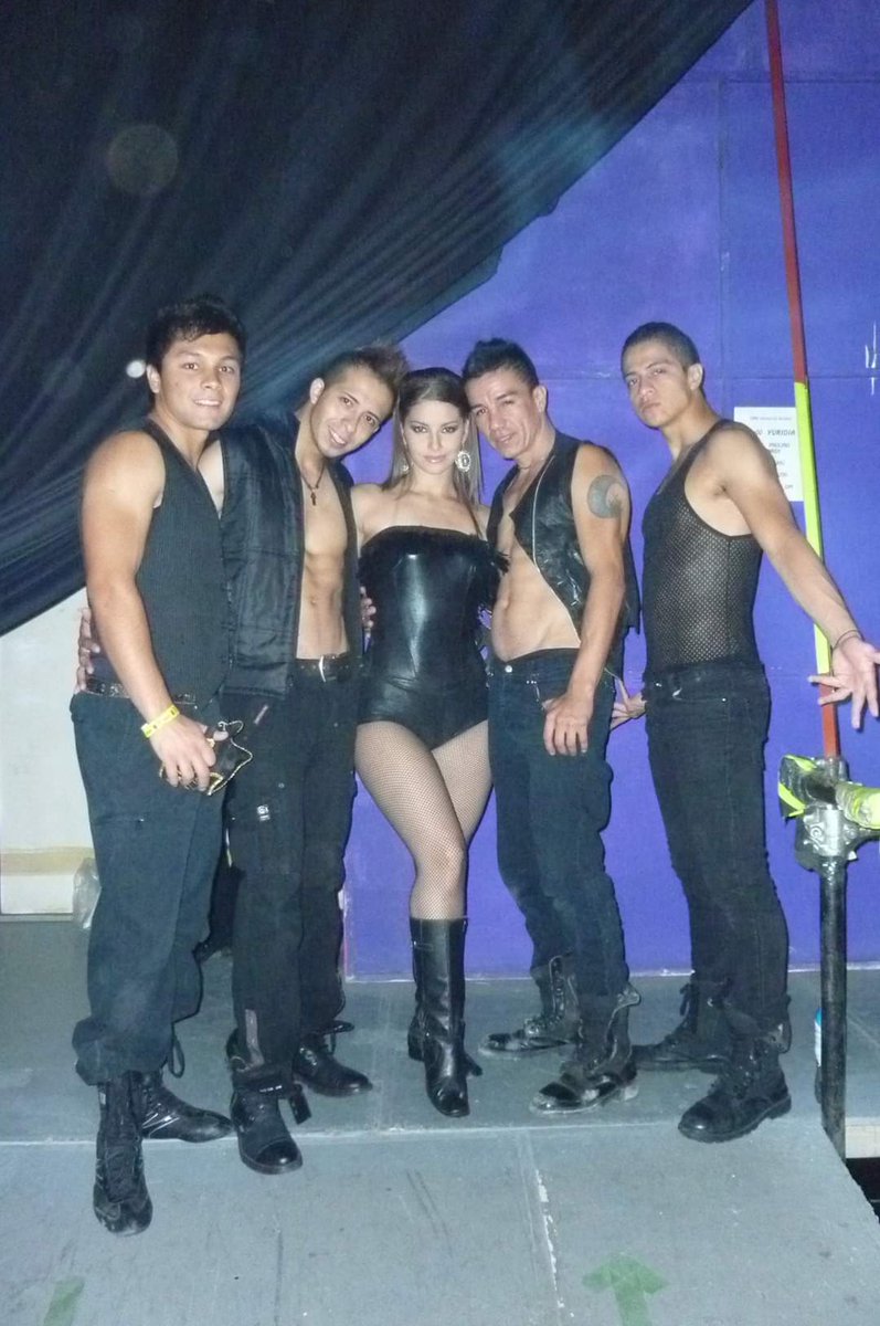 ErikaCansecoH's tweet photo. #tbt @yuritaflowers
Una gran etapa de mi vida, con la cantante Yuridia!!
Un año de giras y muchas experiencias 🥰 recuerdos!
#dancer #dancerlifestyle #yuridia #yuridiamusic https://t.co/Xo15Zqu2tQ