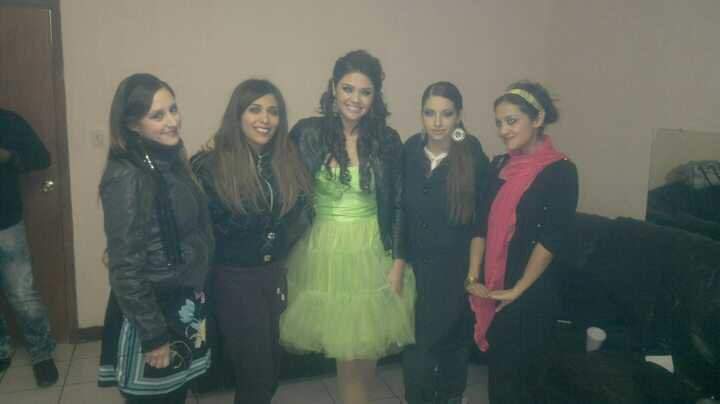 ErikaCansecoH's tweet photo. #tbt @yuritaflowers
Una gran etapa de mi vida, con la cantante Yuridia!!
Un año de giras y muchas experiencias 🥰 recuerdos!
#dancer #dancerlifestyle #yuridia #yuridiamusic https://t.co/Xo15Zqu2tQ