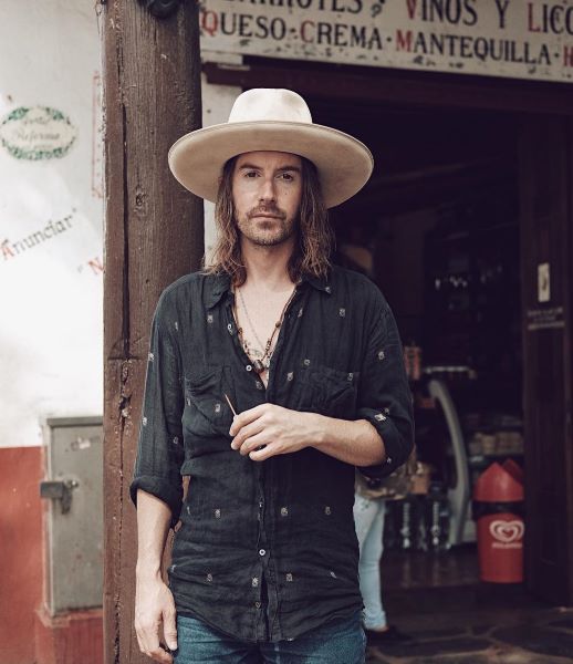 thecmbeat's tweet photo. #Retweet to join us in wishing #JessCarson from @MidlandOfficial a Happy Birthday! 🎉 https://t.co/2f9jM10GG8