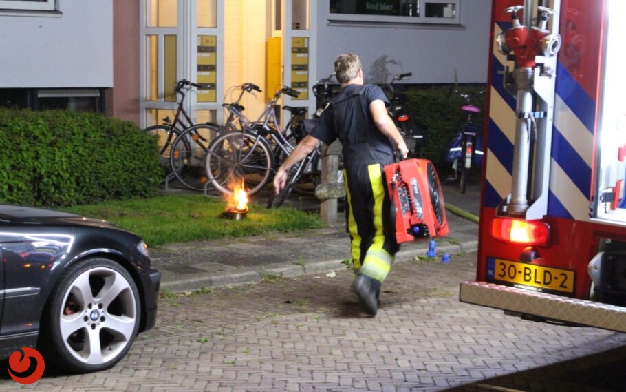 Keukenbrand in portiekwoning door vlam in de pan