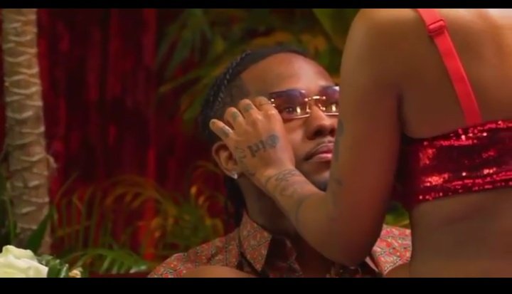 JustYourVibe's tweet photo. @Ge_cko1 @Talk2jordan_lee @I_Am_Jamotech Gosh #TeamDMW don suffer, this our video vixen go buy those two leave change , hkn keep the change๐
#HKNvsDMW https://t.co/00KddV1blH