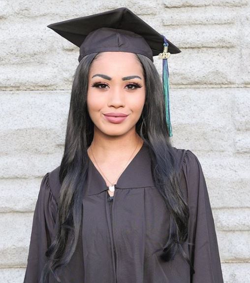 MassBayCommCol's tweet photo. Still going with grad shout outs! Today we shout out Isairis Torres who obtained an Associate’s degree in Business Administration. She’ll be pursuing a Bachelor’s Degree in Business Leadership in Florida.

Good luck to you on all of your future endeavors! 🎉#MassBayGrad2020 https://t.co/qai5xomtbY