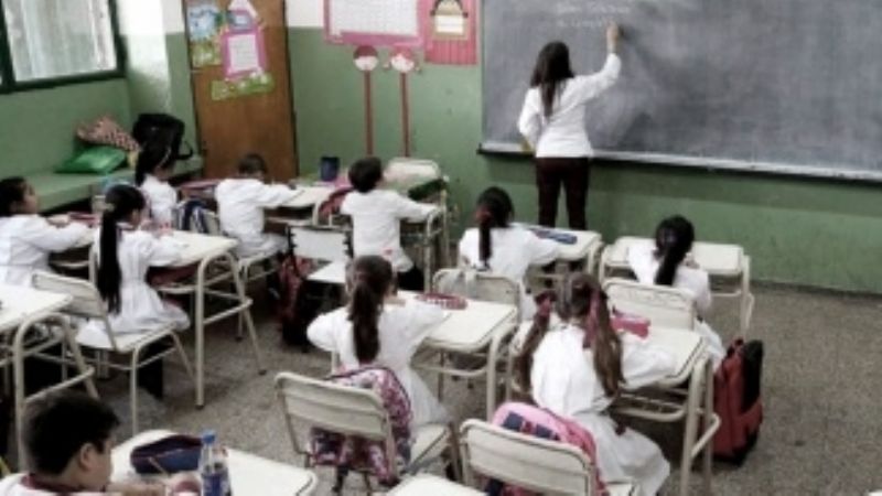 chcnena3843's tweet photo. Por que cada docente sabe que es trabajar en horas extras, por que muchos no han recibido un salario desde meses, por que nos mienten año tras año, por que merecemos respeto a nuestro trabajo exijo  #aumentosalarial @SMSEMmx @alfredodelmazo @ManuelUribeN https://t.co/q15gv3zW8x