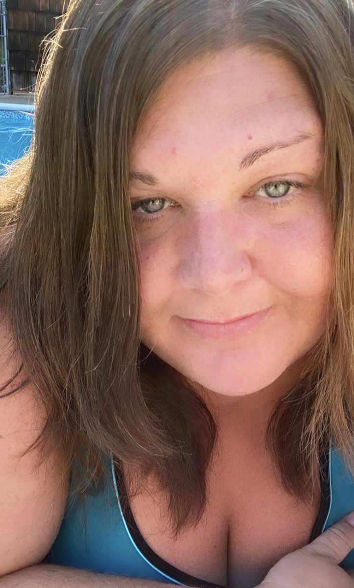 NCLoriB's tweet photo. Had the pool allllll to myself today! #relaxation #nocannonballs #nosplashzone #peaceandquiet #poolhairdontcare https://t.co/5sRNQwssZg