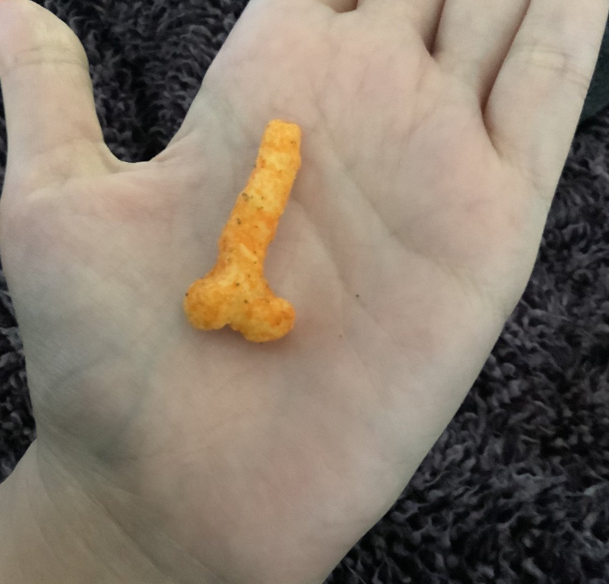 I’ve been blessed with this very...interesting Cheeto.pic.twitter.com/Cy7cw...