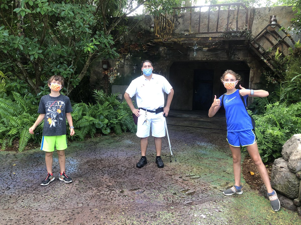 TheHankster2019's tweet photo. Jeremy made a rainy part of the day memorable! He made our day! Thank you! @CastCompliment So glad to be back! https://t.co/1ju59rHBGJ