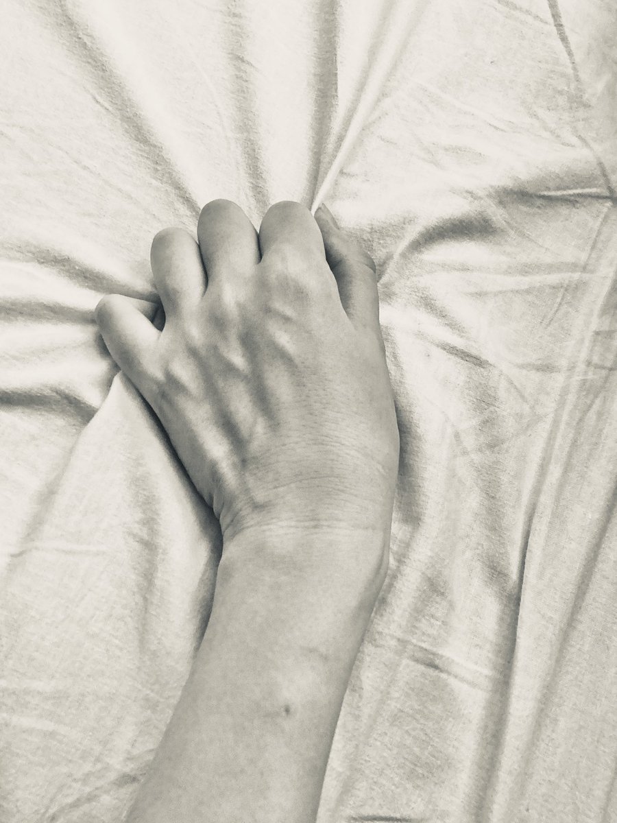 お尻ハジケ太郎 うんせせ シーツを握りしめる参考資料 点滴刺さった痕についてはすまない