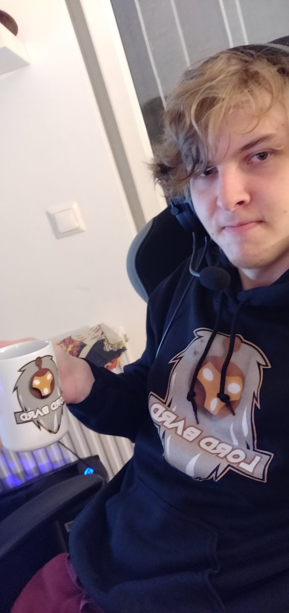 INekiii's tweet photo. Nothing better than spending your time at Sunday Evening in your comfy @LordBard3 Hoodie with a nice Cup of Bard Chimes :)

#StayFiery https://t.co/0yATaXBXFf