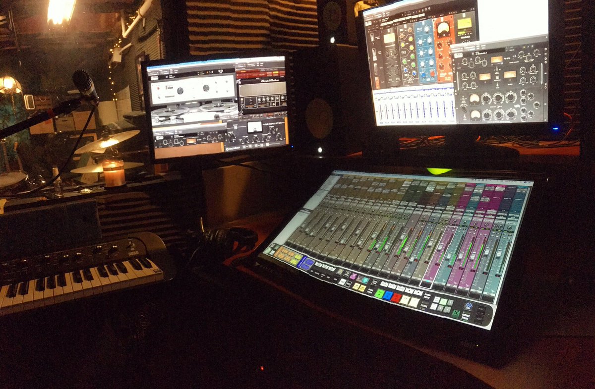 themariosantana's tweet photo. new mini sidecar rack in the mix room 📺 it was a real beast loading in 🥵#sundayfunday #songwriting #quarantine #slatedigital #slateraven #soundtoys https://t.co/ikuS2t2O2i