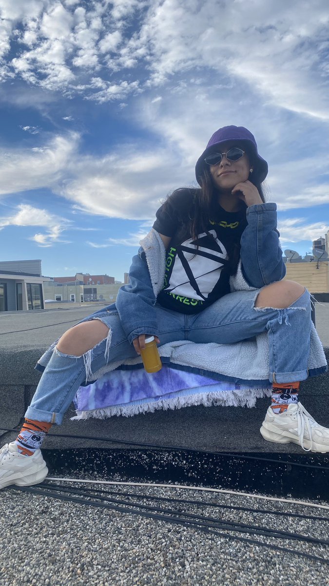 DanielaMarketSF's tweet photo. Keeping myself safe staying home! and when I want some sunlight, I go to my roof and I listen to House Arrest 🥰🤗⛓🏡 #HouseArrest #NotFUNarrest @sofitukker @GorgonCity #Besafe #FlattenTheCurve We all want live shows back! https://t.co/nnD7DcMg9p