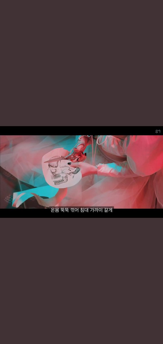 Melted_Flake's tweet photo. @RVsmtown Q1) c) Crawling
Q2) a) A Skull 
Q3) d) Teddy Bear

#RedVelvet_IRENE_SEULGI   #레드벨벳_아이린_슬기   #IRENE   #아이린   #SEULGI   #슬기   #RedVelvet #레드벨벳 #Monster #MonsterMVQuiz https://t.co/RFRUJDNnEJ
