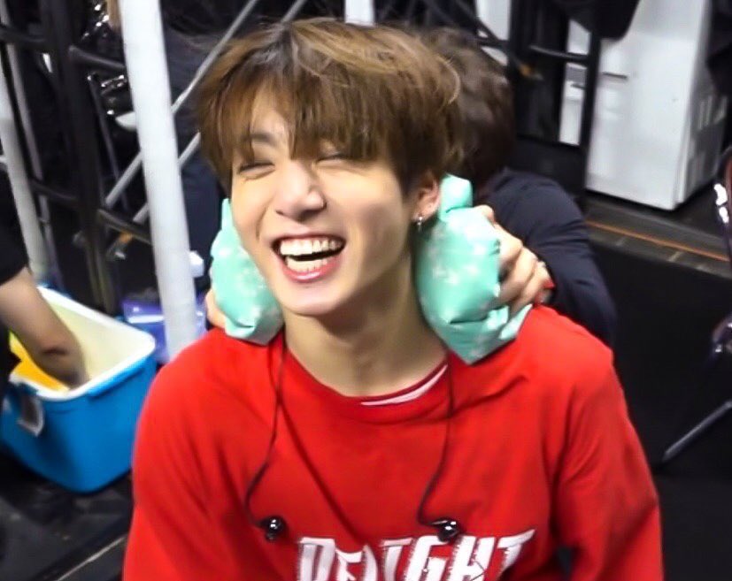 sienarirang's tweet image. iyi geceler miniğim👼🏻 seni her şeyden çok seviyorum. umarım sağlıklısındır. umarım güzelce yiyip içiyorsundur. umarım eğleniyorsundur. hiçbir şeyin senden önemli olmadığını unutma ve hep mutlu ol lütfen. çokça sevgi, dünyalar kadar sevgi benden sana birtanem🧡 #forJK