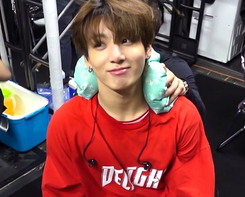 sienarirang's tweet image. iyi geceler miniğim👼🏻 seni her şeyden çok seviyorum. umarım sağlıklısındır. umarım güzelce yiyip içiyorsundur. umarım eğleniyorsundur. hiçbir şeyin senden önemli olmadığını unutma ve hep mutlu ol lütfen. çokça sevgi, dünyalar kadar sevgi benden sana birtanem🧡 #forJK