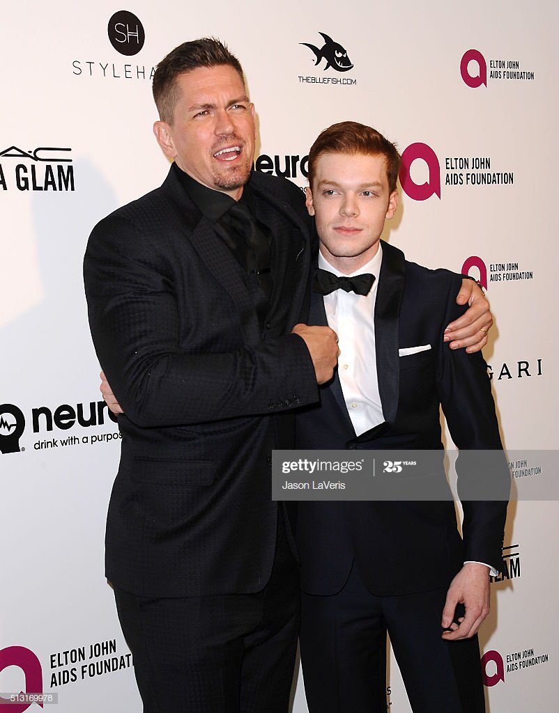 Happy late birthday steve howey!!! 