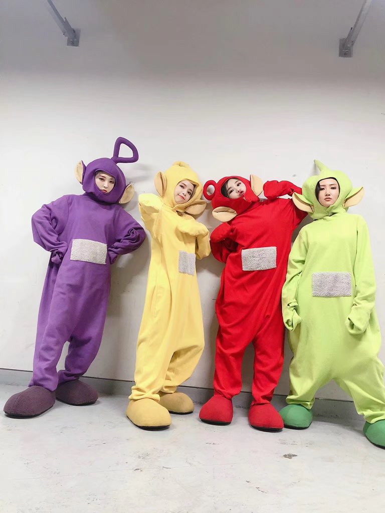 Fatssaatsm's tweet photo. #RespectMAMAMOO
#RespectSOLAR
#RespectMOONBYUL
#RespectWHEEIN
#RespectHWASA https://t.co/xlZxiy0jRn