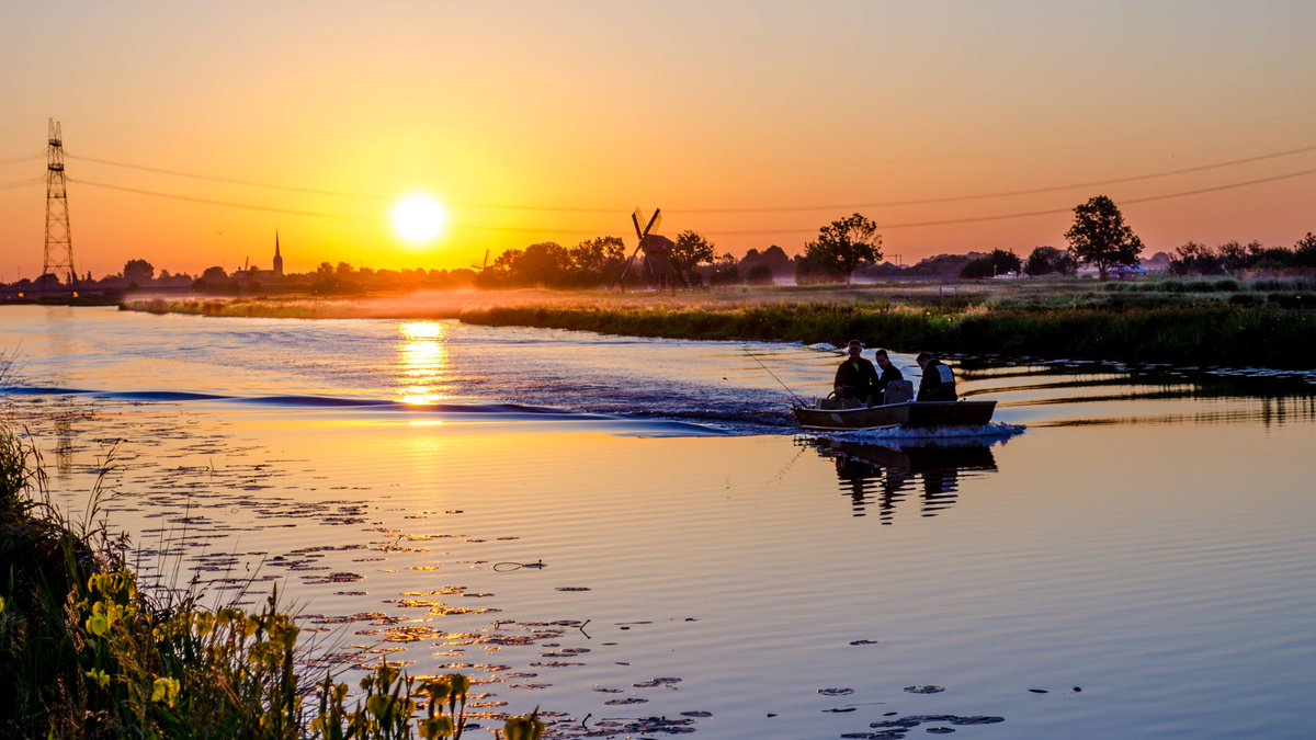 Goedenmorgen
Een prachtige ochtend met nevel
Op een rustgevende locatie in Hoogmade.

@Talpawee

<a href="/WNLVandaag/">WNL Vandaag</a> 

<a href="/weeronline/">Weeronline</a>
<a href="/Weerplaza/">Weerplaza.nl</a>
<a href="/lauravanderblij/">laura van der blij</a>
<a href="/buienradar/">buienradar</a>
<a href="/WilliamHuizinga/">William Huizinga</a>
<a href="/helgavanleur/">Helga van Leur ☀</a>
@weermanreinier
@pietsweer
<a href="/marjondehond/">Marjon de Hond</a>
<a href="/marcopverhoef/">Marco Verhoef</a> 
<a href="/onwukaa/">Amara Onwuka</a>