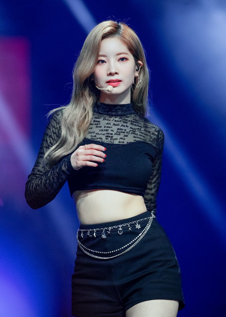tozakista's tweet photo. dahyun's body line - a thread since y'all are sleeping on this girl https://t.co/27t7N5GByr