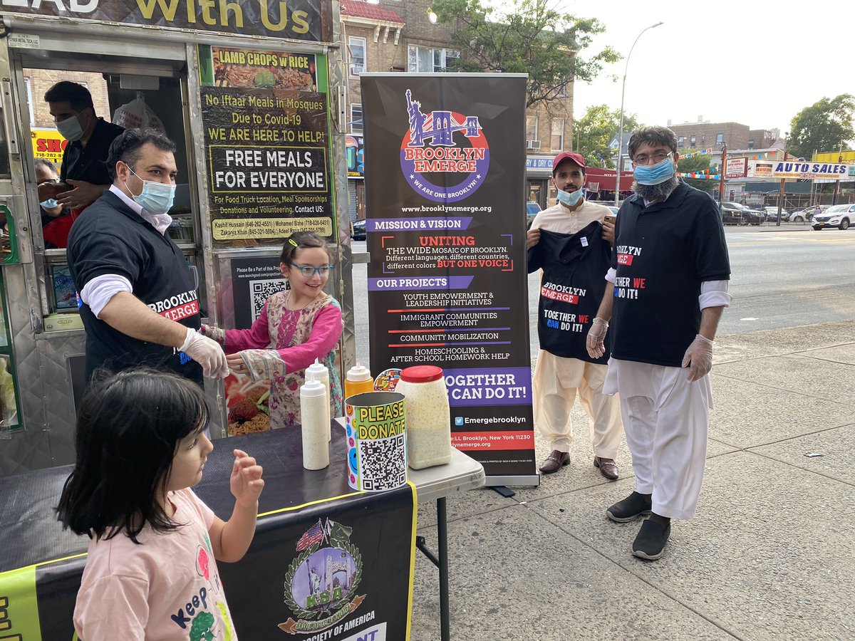 EmergeBrooklyn's tweet photo. @EmergeBrooklyn is proud to be part of project #ComeBreakBreadWithus
More than 90 days and 92,000 freshly cooked hot meals and still counting
@ShohidUzzal
@Nisarkhalil11
@realkhansahib
@ZakaryaUdiyana1
@SahibzadaShabir https://t.co/AD2cOhntCX