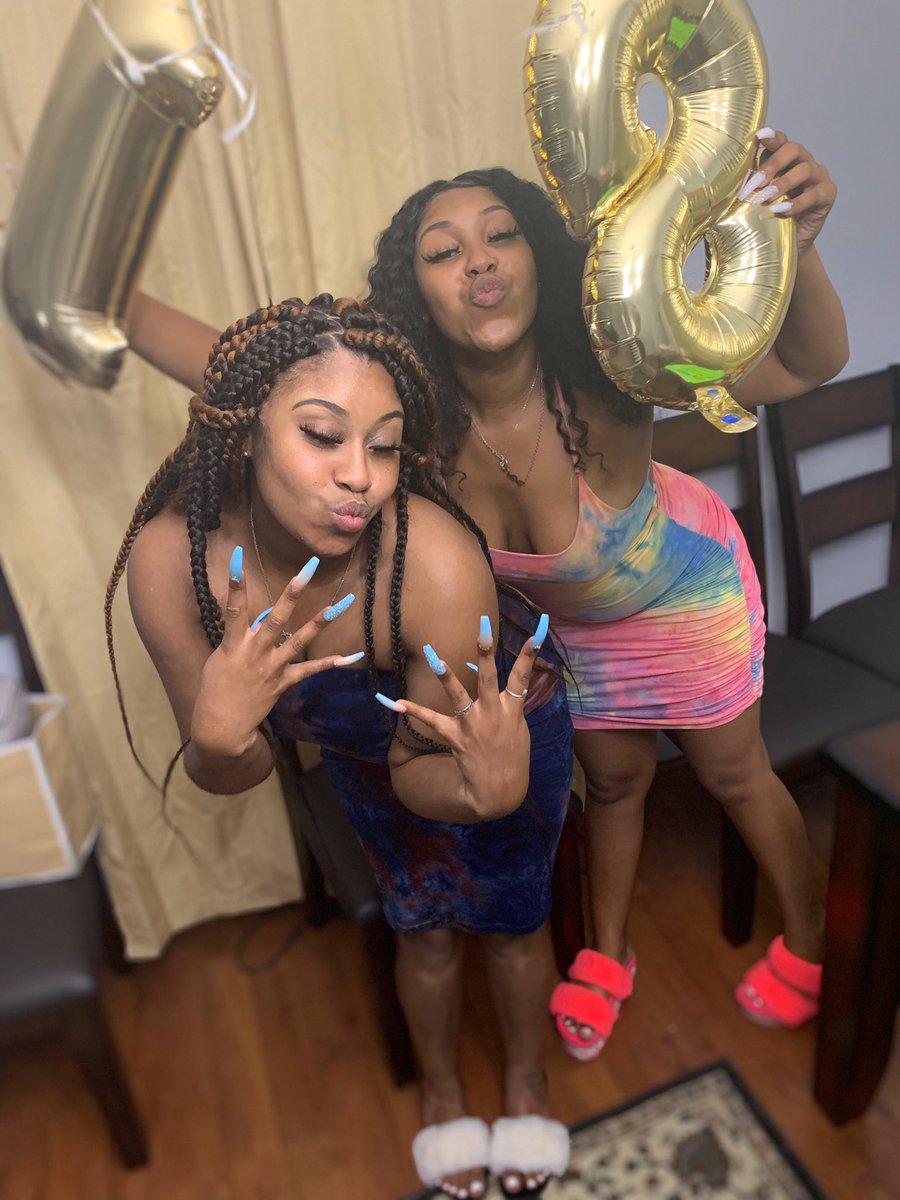 Coraaa_heree's tweet photo. Ten Toes down that’s your neck 🔞 https://t.co/ZoFVVbEHpt