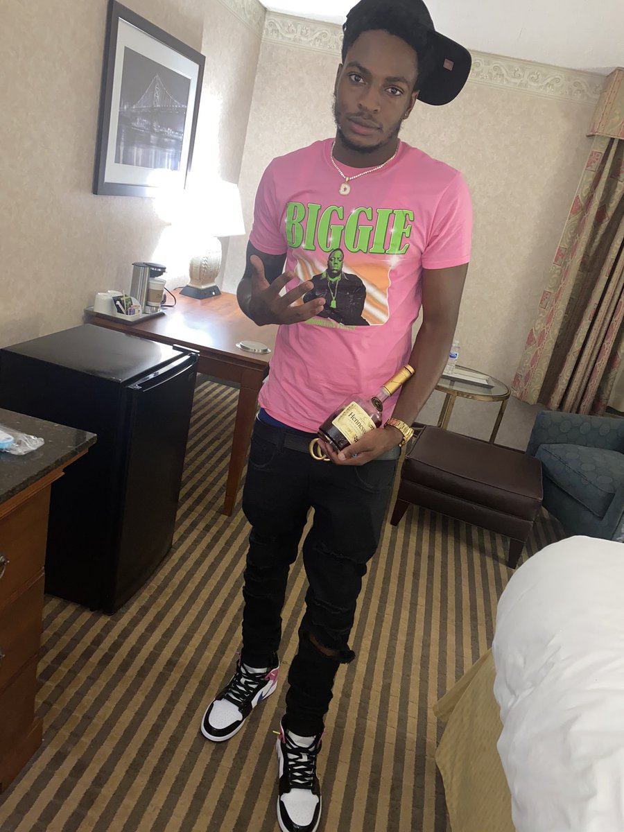 _djnell's tweet image. Feeling like Giannis I got bigger bucks💫💰 
#LLGZZ
#LL500
#LLNUT
#LLCASH